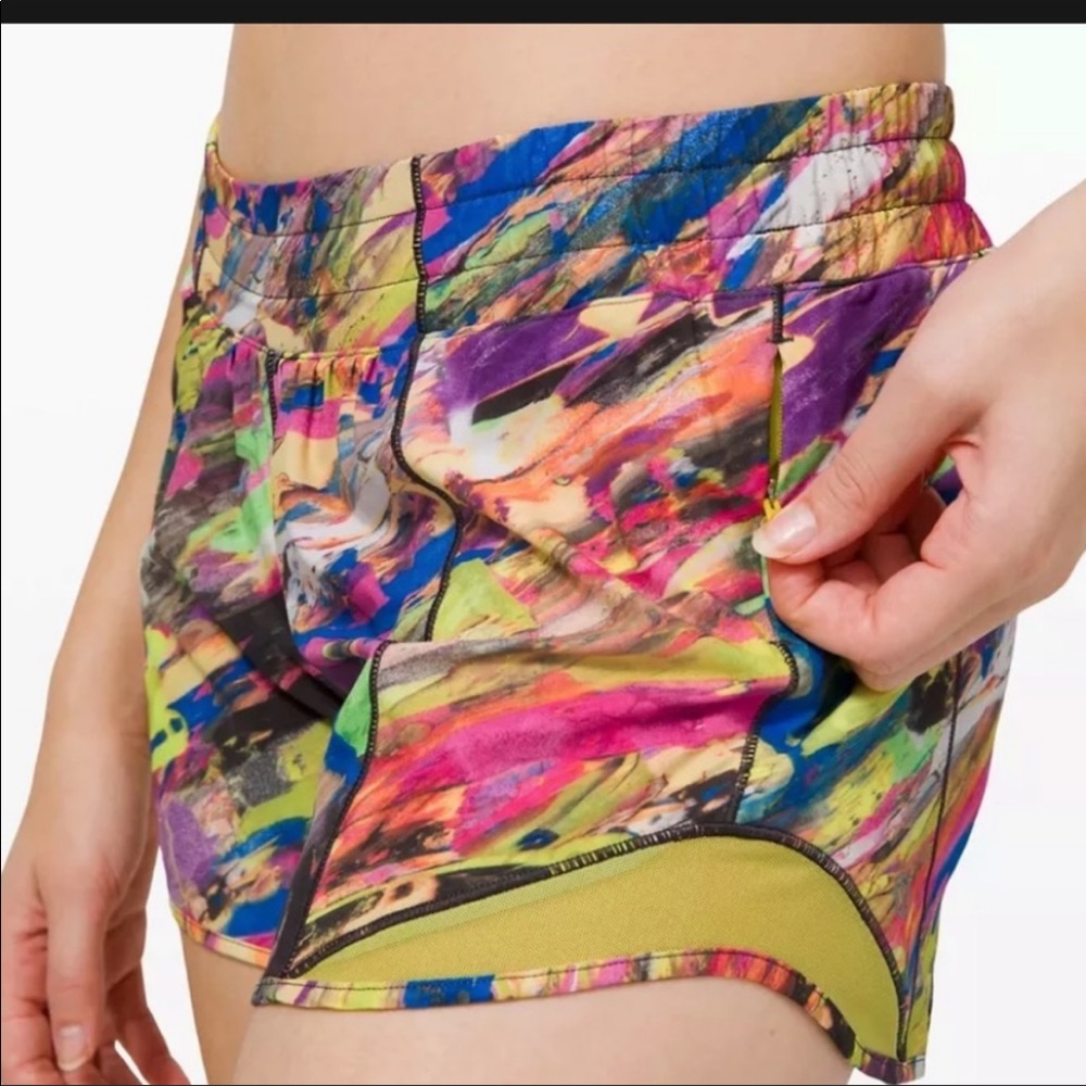 🔥LULULEMON HOTTY HOT SHORT 4”-CATALYST MULTI-8🔥 - Picture 8 of 15